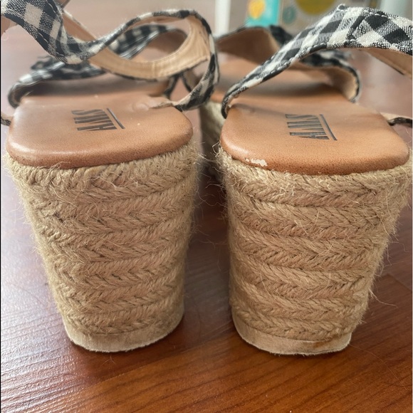 Boutique Platform Gingham Print Sandals Size 8 - Picture 3 of 6